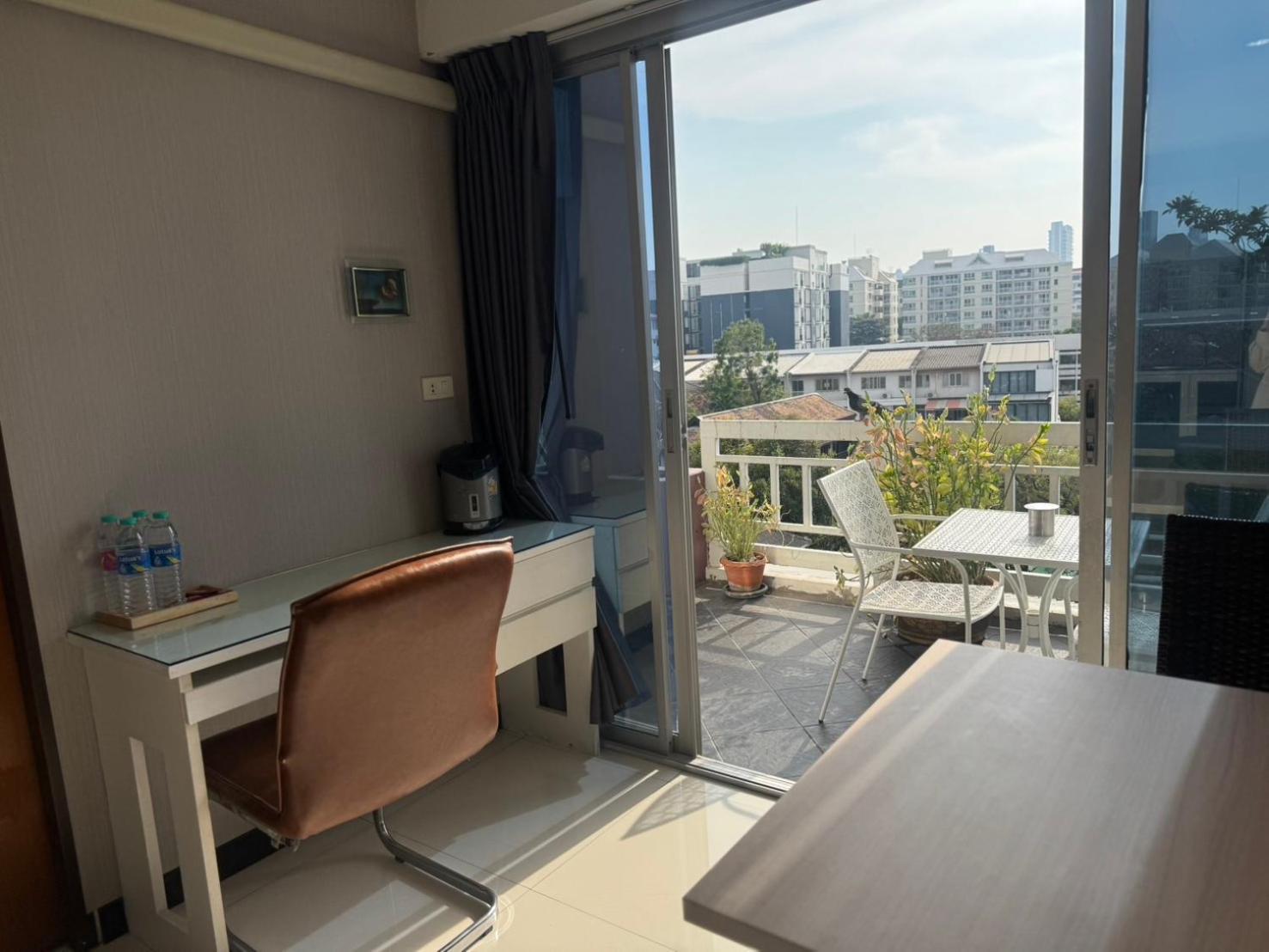 Baan Sabai Rama IV Apartment Bangkok Buitenkant foto