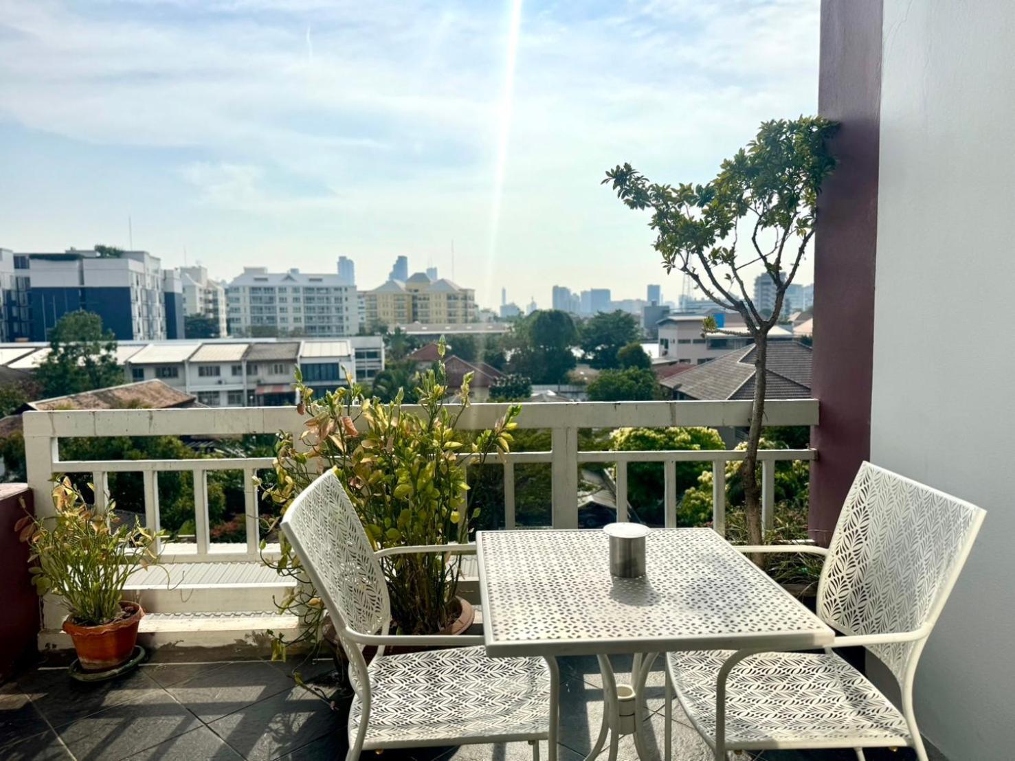 Baan Sabai Rama IV Apartment Bangkok Buitenkant foto